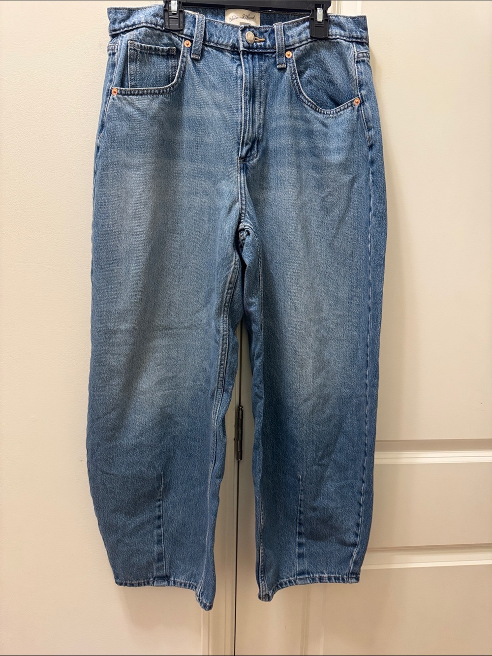 Universal Threads women High Rise Easy Barrel jeans